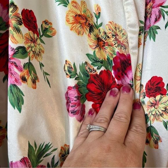 Vintage Gold Label Victoria Secret ivory red floral robe size Large - Picture 6 of 16
